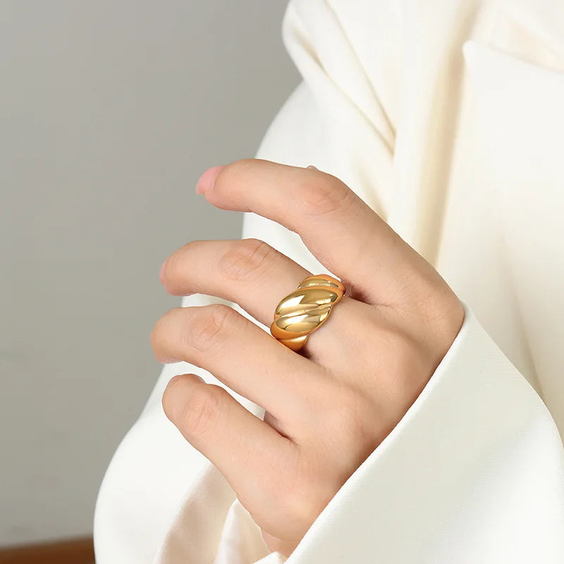 Anel Feminino Dourado – Anel Justine KIONI