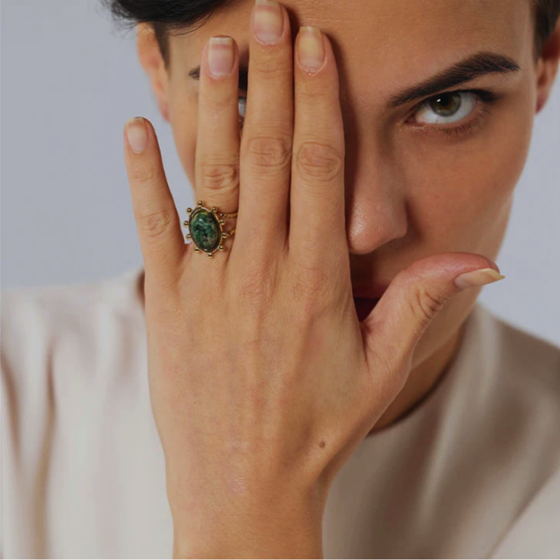 Loja KIONI Anel Khanya em Aço Inoxidável Banhado a Ouro e Pedra Turquesa Africana