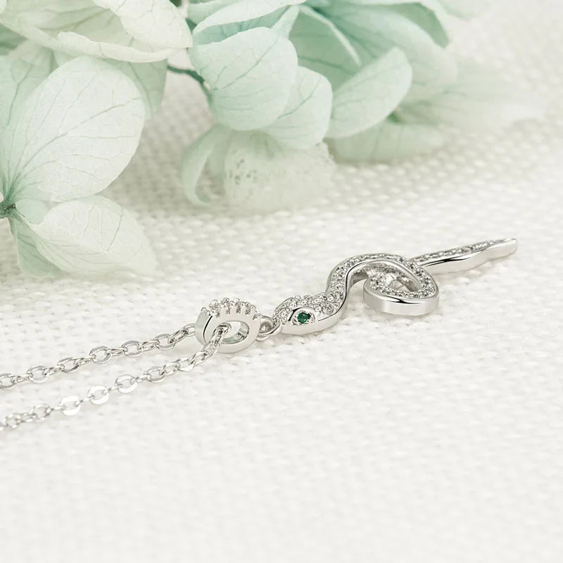 Loja KIONI - Colar Celeste - Serpente em Prata e Zircônias