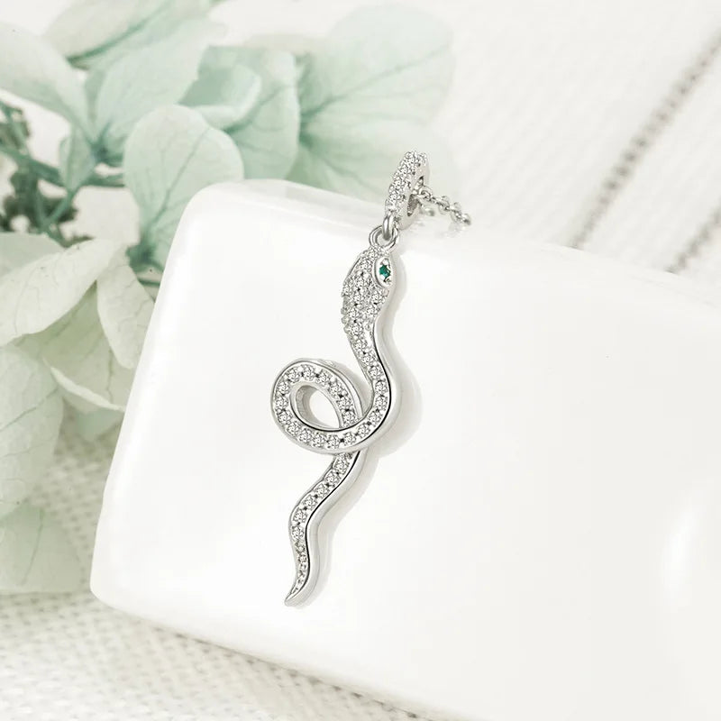 Loja KIONI - Colar Celeste - Serpente em Prata e Zircônias